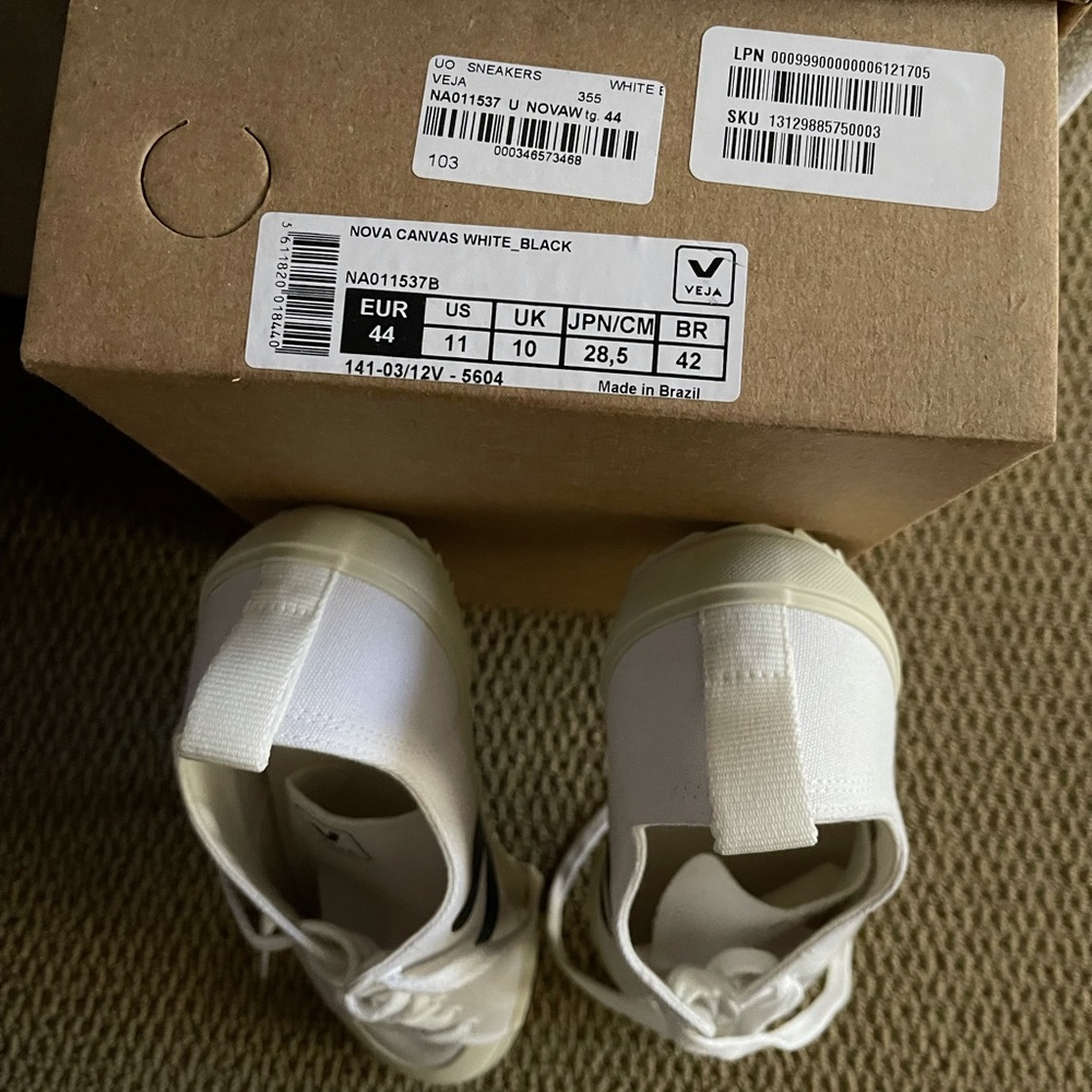 VEJA Nova Canvas Sneakers